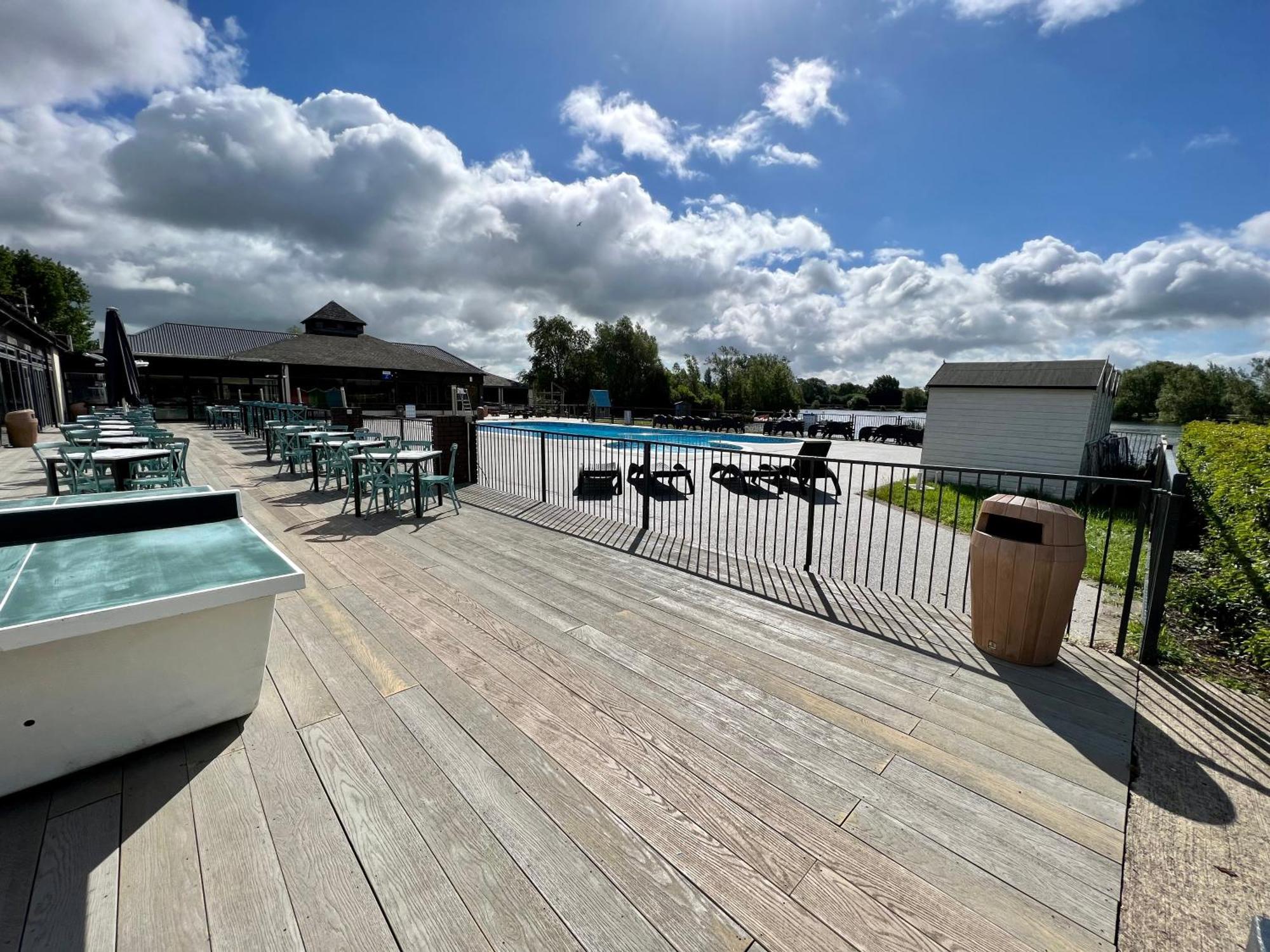 Paws Lodge, Hot Tub, Pet Friendly South Cerney Eksteriør bilde