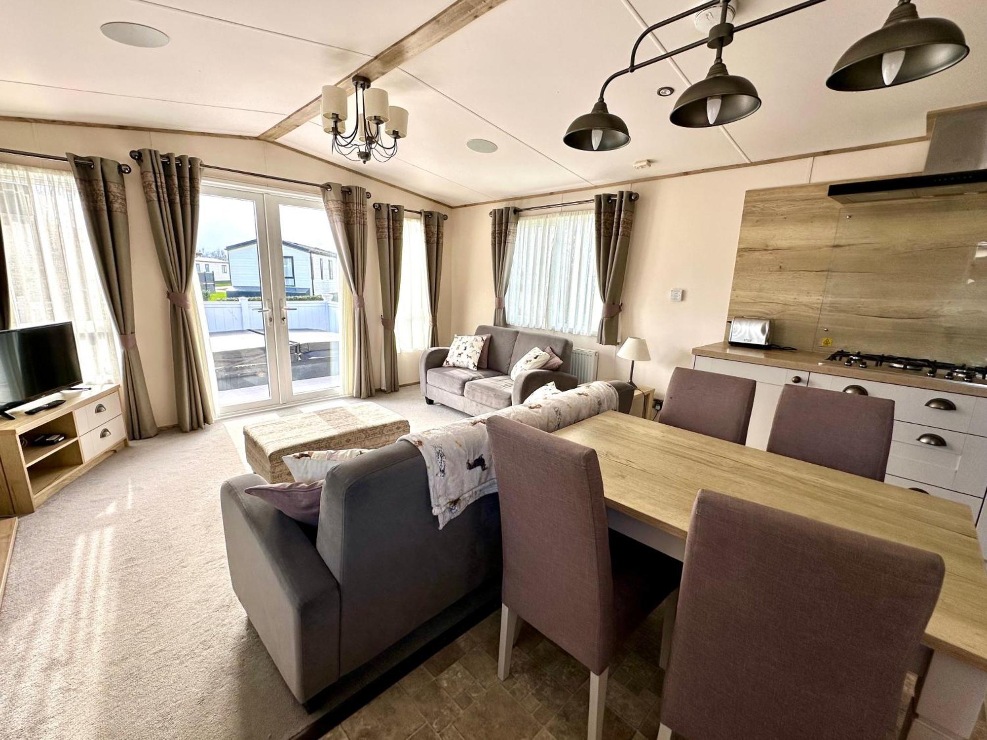 Paws Lodge, Hot Tub, Pet Friendly South Cerney Eksteriør bilde