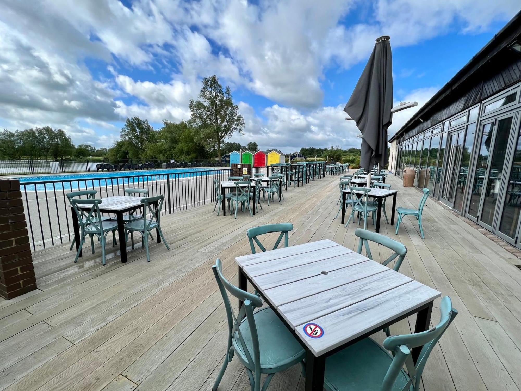 Paws Lodge, Hot Tub, Pet Friendly South Cerney Eksteriør bilde